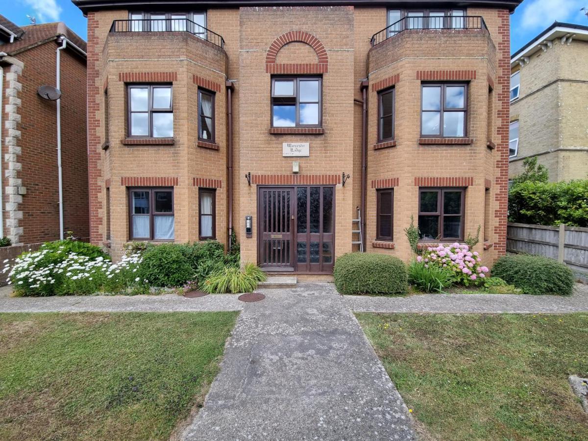 Hightide - 2 Bed With Parking, Balcony & Sea View. Apartment Swanage Bagian luar foto