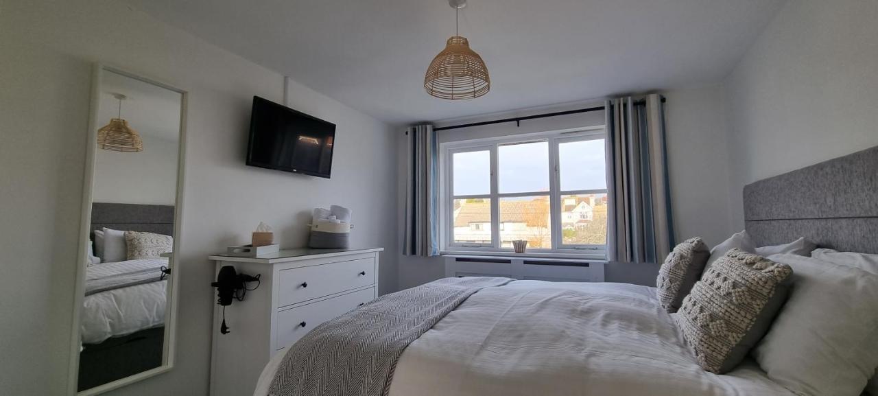 Hightide - 2 Bed With Parking, Balcony & Sea View. Apartment Swanage Bagian luar foto