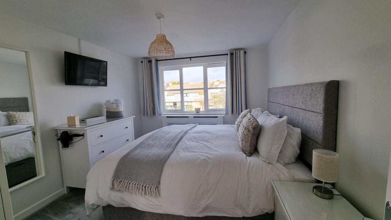 Hightide - 2 Bed With Parking, Balcony & Sea View. Apartment Swanage Bagian luar foto