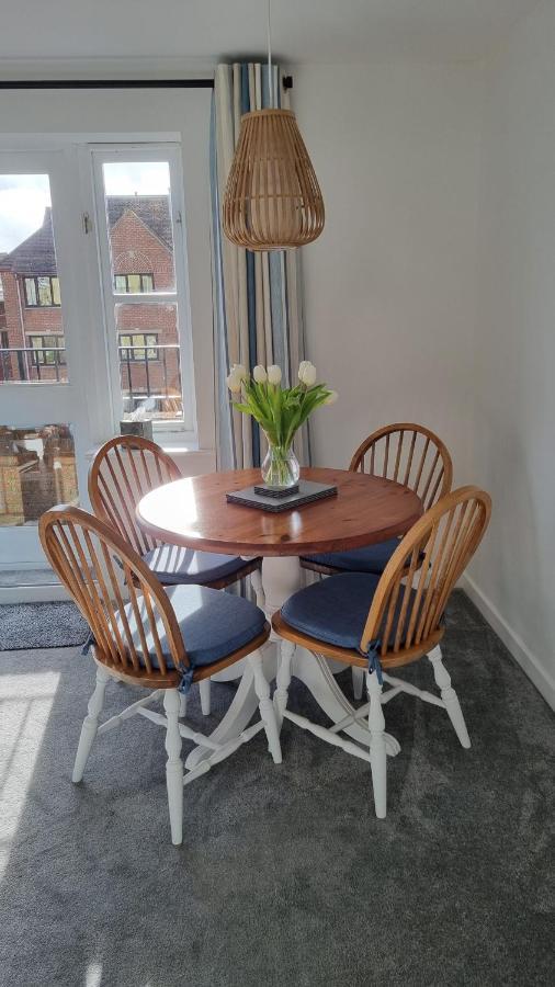 Hightide - 2 Bed With Parking, Balcony & Sea View. Apartment Swanage Bagian luar foto