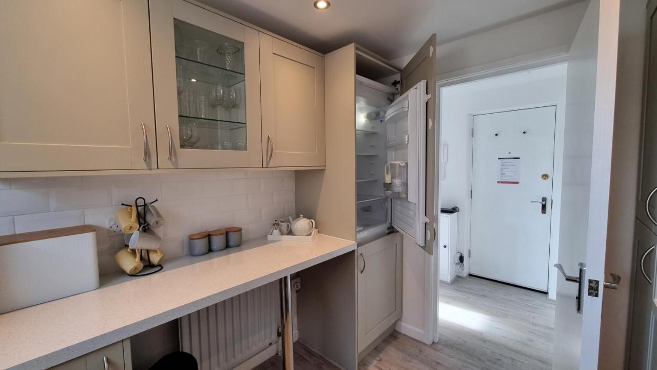 Hightide - 2 Bed With Parking, Balcony & Sea View. Apartment Swanage Bagian luar foto