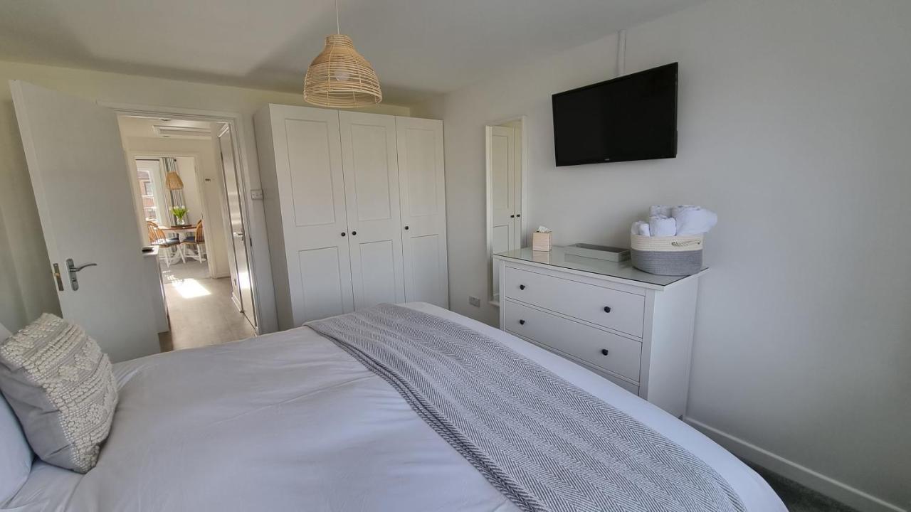 Hightide - 2 Bed With Parking, Balcony & Sea View. Apartment Swanage Bagian luar foto