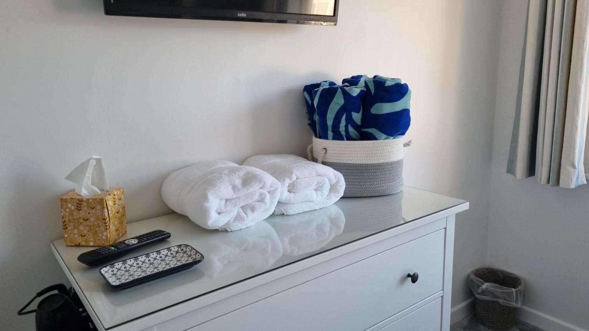 Hightide - 2 Bed With Parking, Balcony & Sea View. Apartment Swanage Bagian luar foto