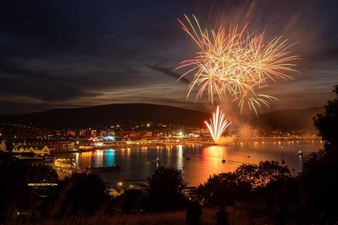 Hightide - 2 Bed With Parking, Balcony & Sea View. Apartment Swanage Bagian luar foto