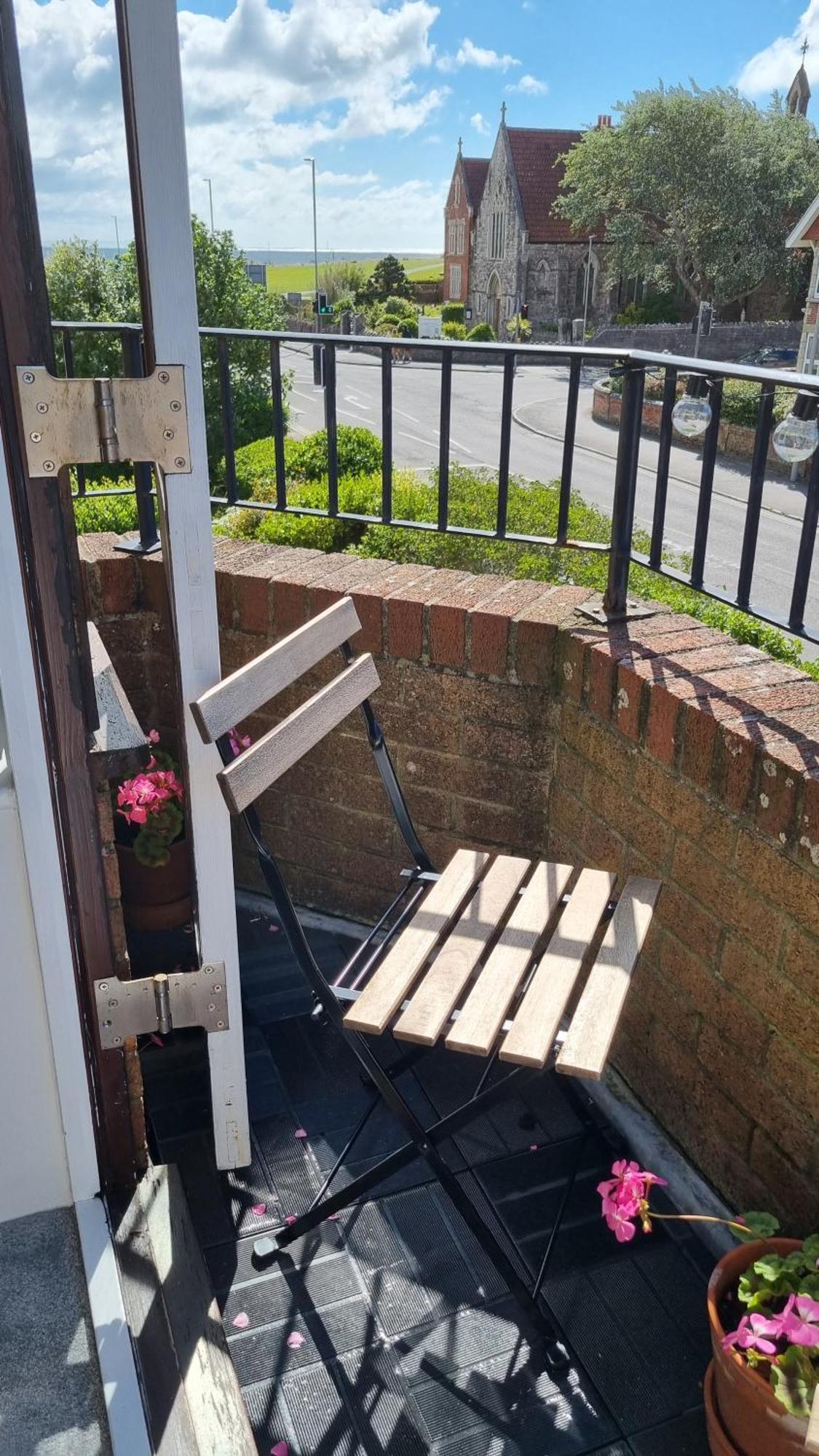 Hightide - 2 Bed With Parking, Balcony & Sea View. Apartment Swanage Bagian luar foto