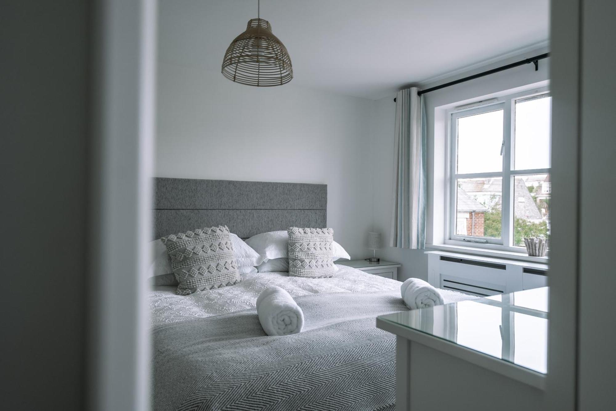 Hightide - 2 Bed With Parking, Balcony & Sea View. Apartment Swanage Bagian luar foto