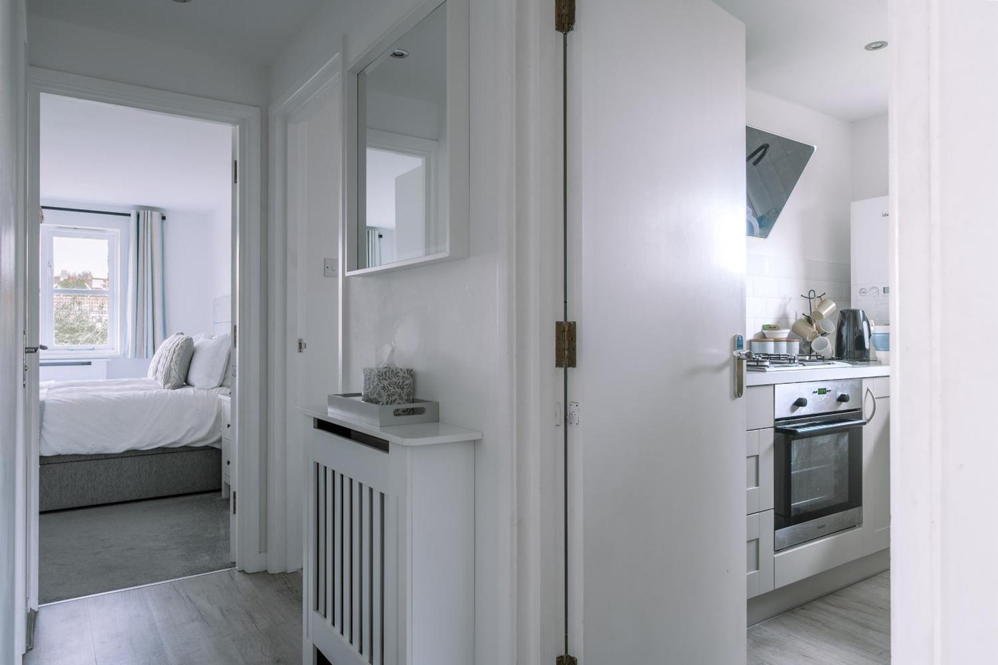 Hightide - 2 Bed With Parking, Balcony & Sea View. Apartment Swanage Bagian luar foto